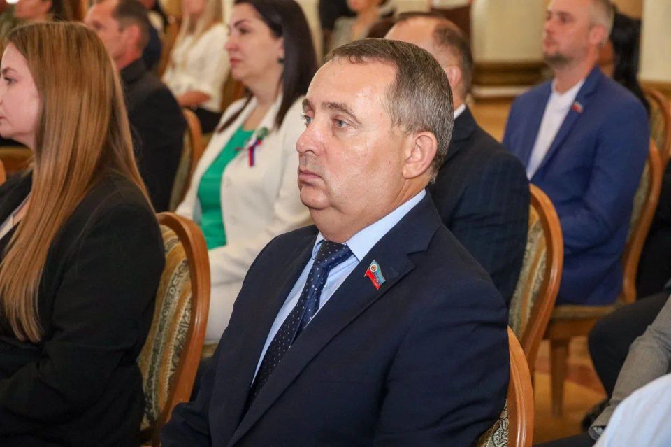 Андрей Губарев: Сегодня депутатский корпус Народного Совета ЛНР заслушал отчет Главы ЛНР Леонида Ивановича Пасечника о проделанной работе за прошедший период Андрей Губарев: Сегодня депутатский корпус Народного Совета ЛНР заслушал отчет Главы ЛНР Леонида Ивановича Пасечника о проделанной работе за прошедший период