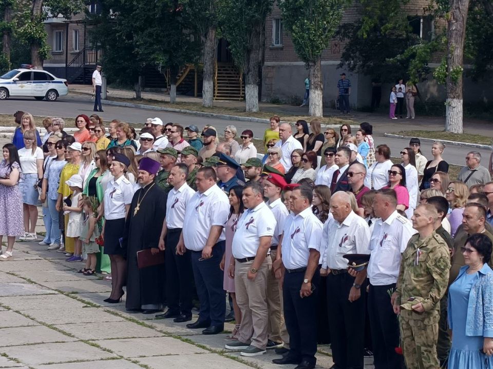 12 июня, в нашем городе у Мемориала «Слава», состоялось торжественное мероприятие, приуроченное ко Дню России 12 июня, в нашем городе у Мемориала «Слава», состоялось торжественное мероприятие, приуроченное ко Дню России