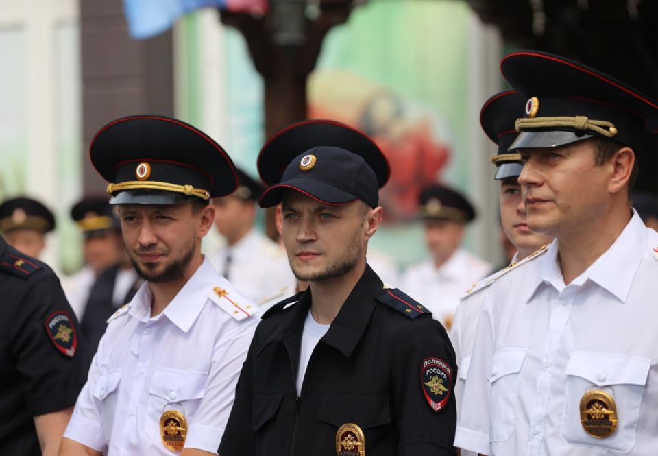 Более 450 стражей правопорядка в ЛНР обеспечили безопасность граждан в ходе празднования Дня России Более 450 стражей правопорядка в ЛНР обеспечили безопасность граждан в ходе празднования Дня России
