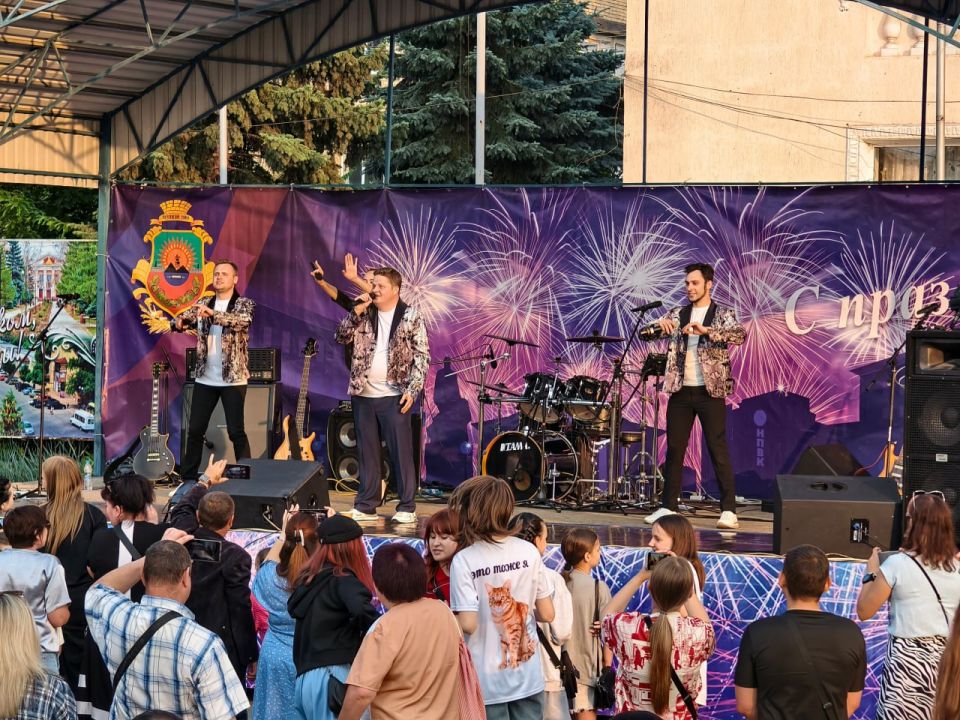 В Лутугино отпраздновали День России В Лутугино отпраздновали День России