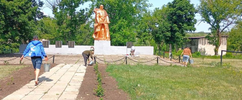 Субботник в селе Плугатарь: поддержка «Чистой Республики» и «Чистой страны» Субботник в селе Плугатарь: поддержка «Чистой Республики» и «Чистой страны»