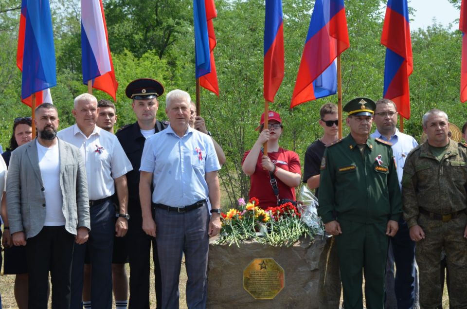 В Краснодоне заложили камень как символичное основание будущего памятника нашим землякам — героям, отдавшим свои жизни, выполняя воинский долг в ходе специальной военной операции В Краснодоне заложили камень как символичное основание будущего памятника нашим землякам — героям, отдавшим свои жизни, выполняя воинский долг в ходе специальной военной операции