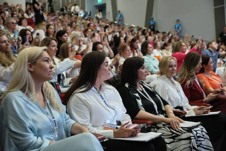Дарья Лантратова: Имя женщины — Кубань. На Форуме, организованном «Женским движением Единой России» в Краснодаре, собрались больше 400 девушек со всех уголков Кубани — депутаты ЗакСобрания, общественные деятели, ... Дарья Лантратова: Имя женщины — Кубань. На Форуме, организованном «Женским движением Единой России» в Краснодаре, собрались больше 400 девушек со всех уголков Кубани — депутаты ЗакСобрания, общественные деятели, ...