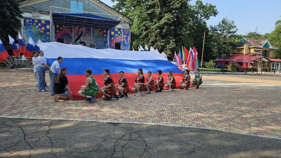 Вчера в Парке культуры и отдыха имени Героев состоялась концертная программа, посвященная Дню России Вчера в Парке культуры и отдыха имени Героев состоялась концертная программа, посвященная Дню России
