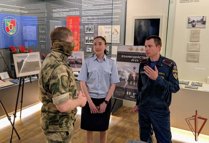 В Луганске при участии Росгвардии открылась межведомственная фотовыставка В Луганске при участии Росгвардии открылась межведомственная фотовыставка