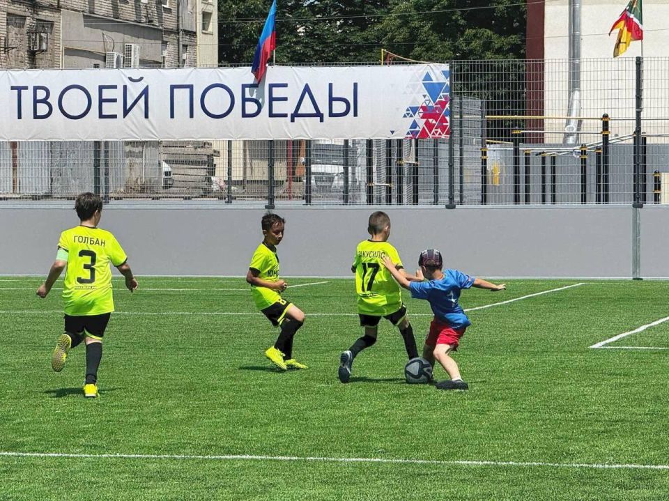 В Первомайске открылся физкультурно-оздоровительный комплекс открытого типа, сообщили в Министерстве спорта ЛНР В Первомайске открылся физкультурно-оздоровительный комплекс открытого типа, сообщили в Министерстве спорта ЛНР