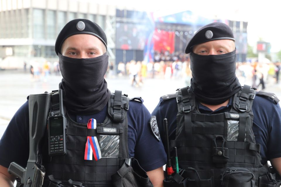 Более 450 стражей правопорядка в ЛНР обеспечили безопасность граждан в ходе празднования Дня России Более 450 стражей правопорядка в ЛНР обеспечили безопасность граждан в ходе празднования Дня России