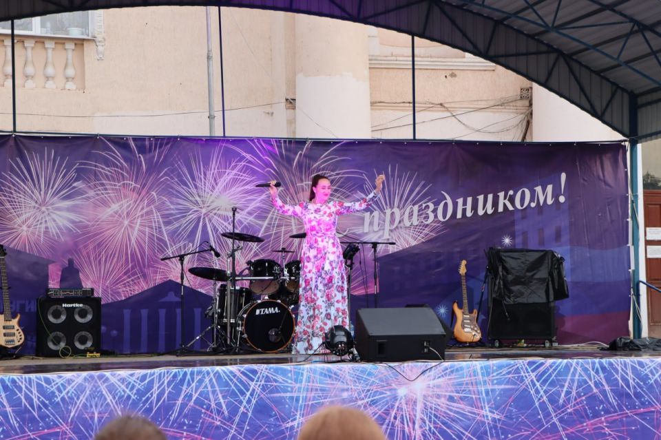 В Лутугино отпраздновали День России В Лутугино отпраздновали День России