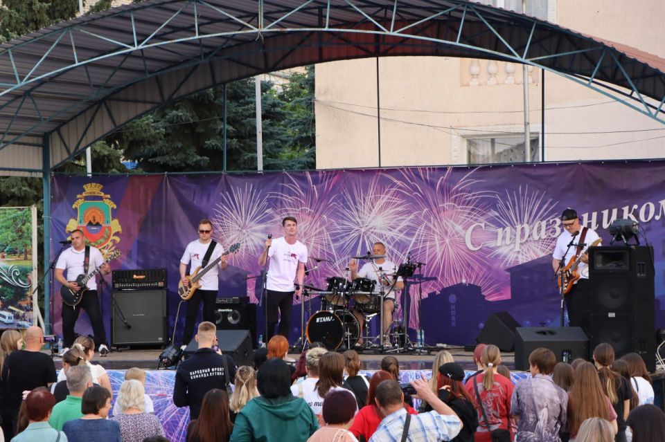 В Лутугино отпраздновали День России В Лутугино отпраздновали День России