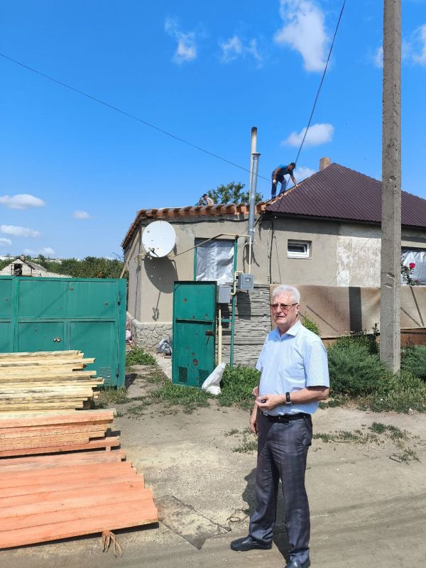 Сергей Козенко: Сегодня в поселке Краснодон ознакомился с ходом восстановительных работ после недавнего ракетного удара со стороны ВСУ по мирному населенному пункту Сергей Козенко: Сегодня в поселке Краснодон ознакомился с ходом восстановительных работ после недавнего ракетного удара со стороны ВСУ по мирному населенному пункту
