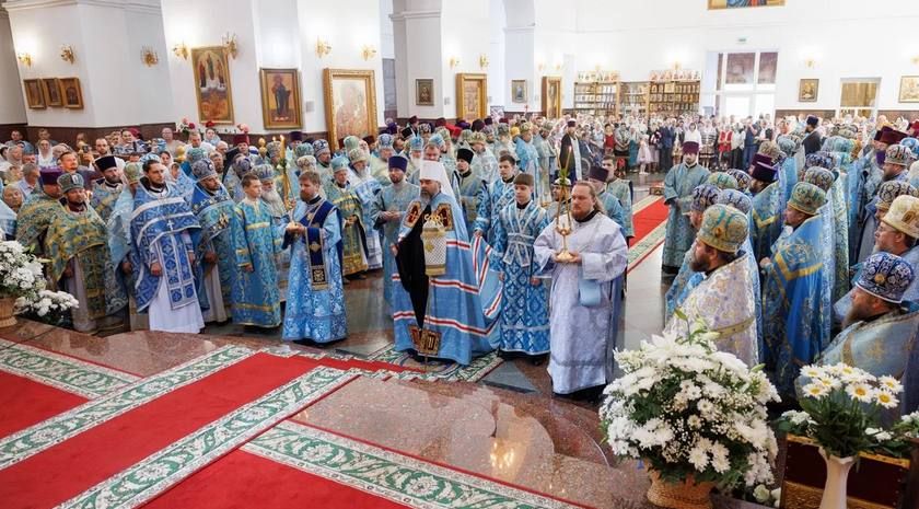 Более 200 священнослужителей и восемь архиереев собрали в Луганске торжества в честь 120-летия явления Пресвятой Богородицы старцу Филиппу (Горбенко) Более 200 священнослужителей и восемь архиереев собрали в Луганске торжества в честь 120-летия явления Пресвятой Богородицы старцу Филиппу (Горбенко)