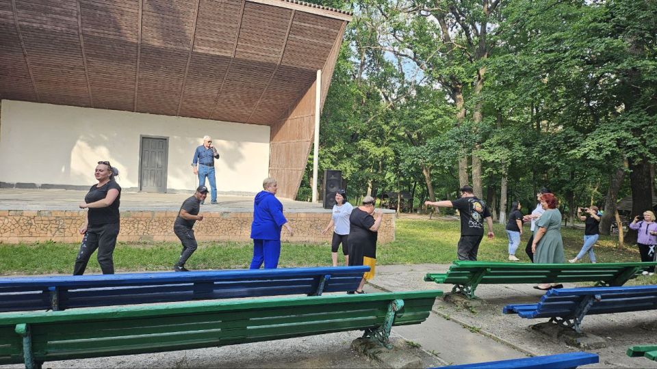 В парке культуры на летней эстраде выступил со своим сольным концертом Александр Немсицверидзе, вокалист Дворца культуры имени Горького В парке культуры на летней эстраде выступил со своим сольным концертом Александр Немсицверидзе, вокалист Дворца культуры имени Горького