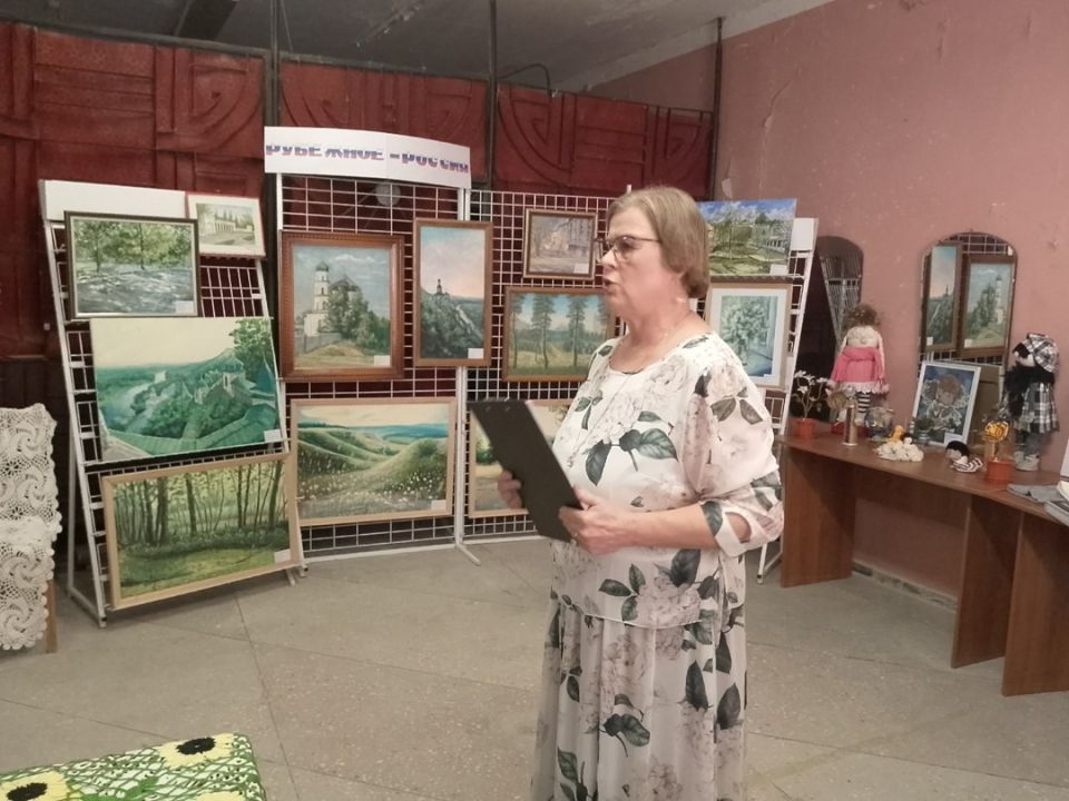 12 июня, в День России, сотрудниками Дворца культуры, библиотеки и музея города Рубежное была проведена праздничная концертная программа и выставка городских художников и мастеров декоративно-прикладного искусства 12 июня, в День России, сотрудниками Дворца культуры, библиотеки и музея города Рубежное была проведена праздничная концертная программа и выставка городских художников и мастеров декоративно-прикладного искусства