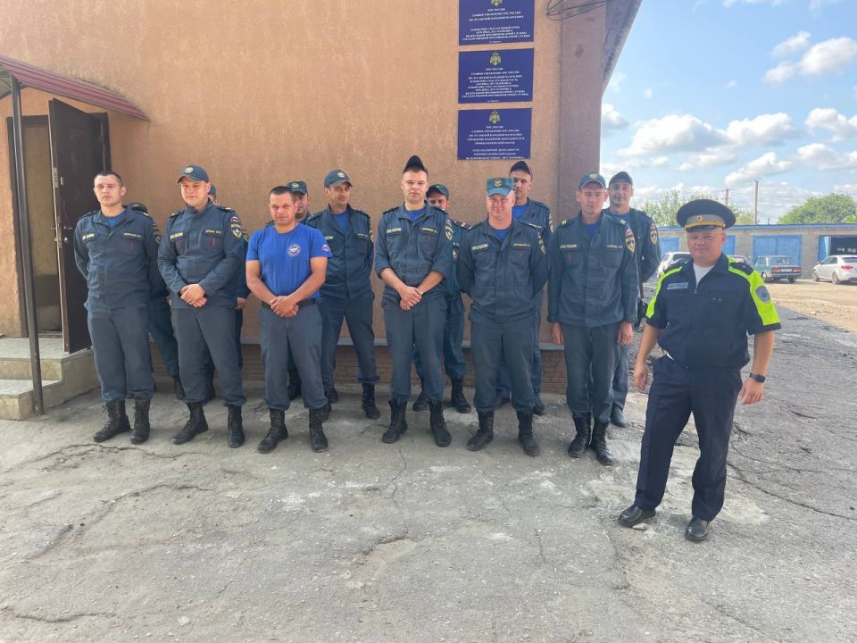 В Марковке сотрудники Госавтоинспекции провели лекцию для сотрудников МЧС В Марковке сотрудники Госавтоинспекции провели лекцию для сотрудников МЧС