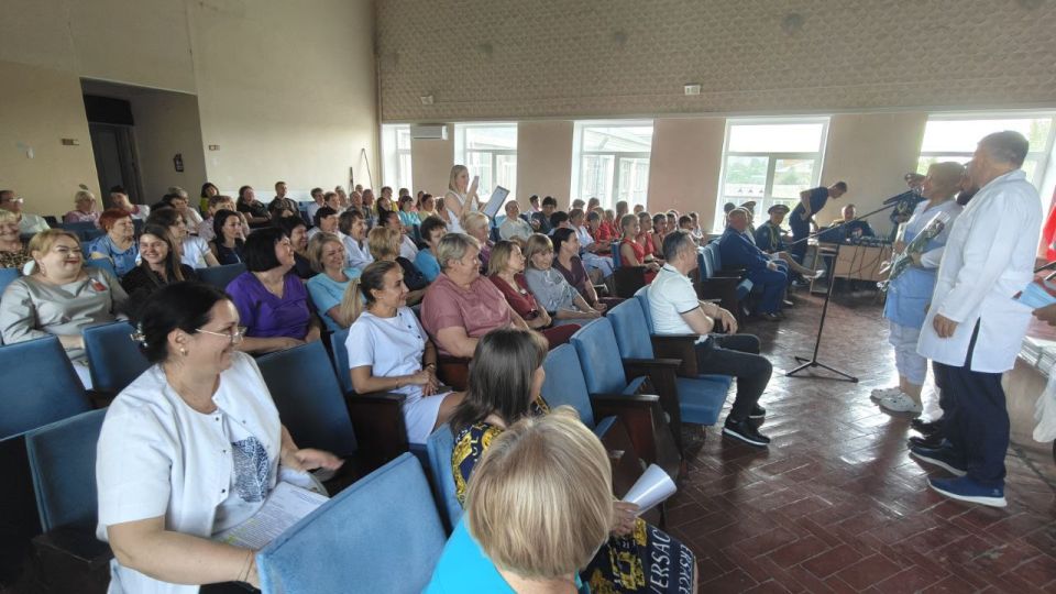 Василий Леонов поздравил медработников Луганска с наступающим профессиональным праздником Василий Леонов поздравил медработников Луганска с наступающим профессиональным праздником