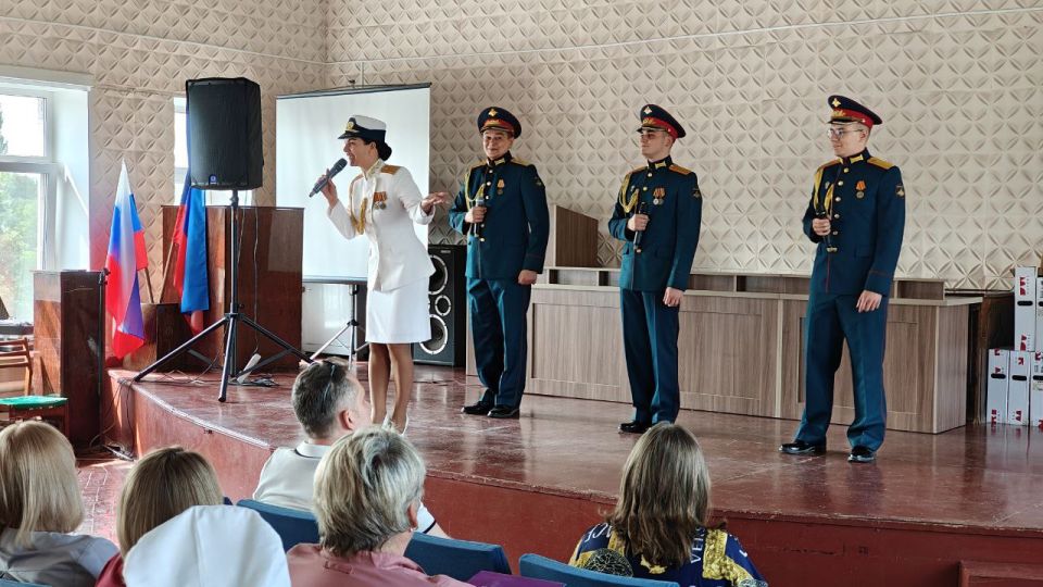 Василий Леонов поздравил медработников Луганска с наступающим профессиональным праздником Василий Леонов поздравил медработников Луганска с наступающим профессиональным праздником