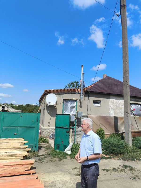 Сергей Козенко: Сегодня в поселке Краснодон ознакомился с ходом восстановительных работ после недавнего ракетного удара со стороны ВСУ по мирному населенному пункту Сергей Козенко: Сегодня в поселке Краснодон ознакомился с ходом восстановительных работ после недавнего ракетного удара со стороны ВСУ по мирному населенному пункту