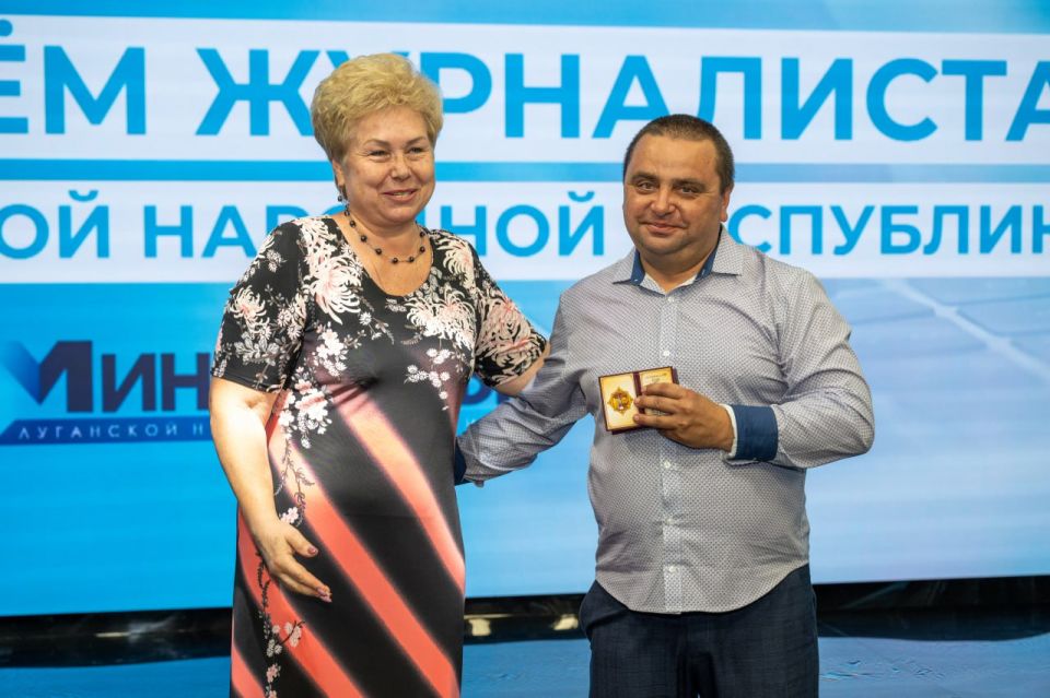 В Луганске ко Дню журналиста чествовали профессионалов своего дела! В Луганске ко Дню журналиста чествовали профессионалов своего дела!