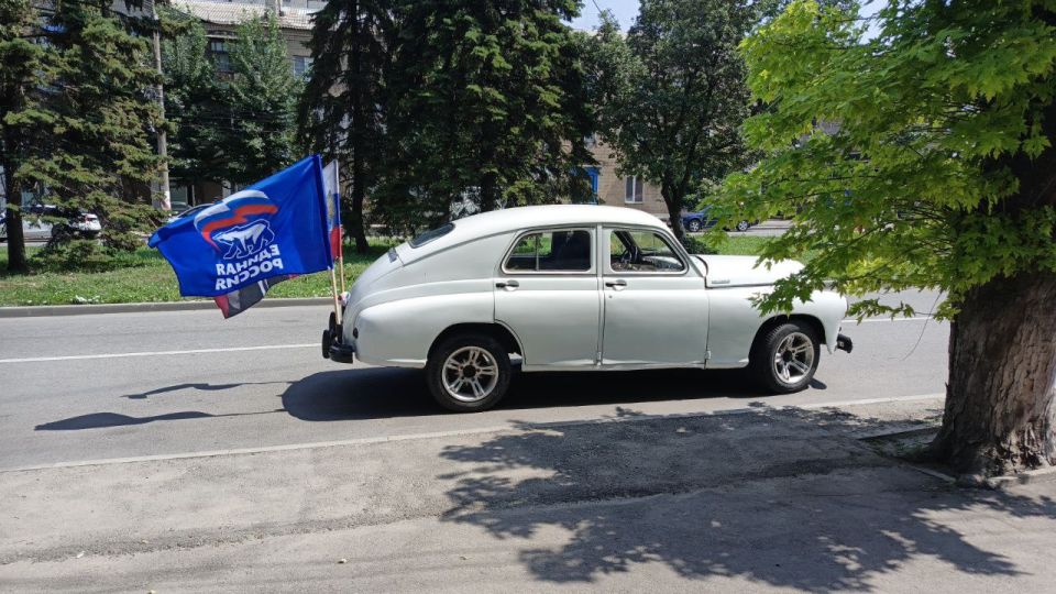 Свердловские единороссы отметили День России Свердловские единороссы отметили День России