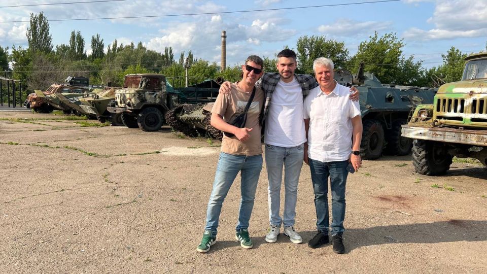 Делегация журналистов Еврейской автономной области посетила Луганскую Народную Республику Делегация журналистов Еврейской автономной области посетила Луганскую Народную Республику