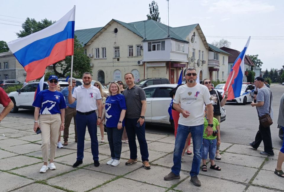 Свердловские единороссы отметили День России Свердловские единороссы отметили День России