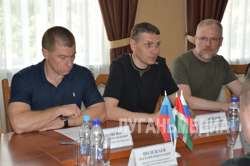 Первомайский городской округ с рабочим визитом посетили Губернатор региона-шефа Калужской области Владислав Шапша и Руководитель Администрации Главы Луганской Народной Республики Алексей Самойлов Первомайский городской округ с рабочим визитом посетили Губернатор региона-шефа Калужской области Владислав Шапша и Руководитель Администрации Главы Луганской Народной Республики Алексей Самойлов