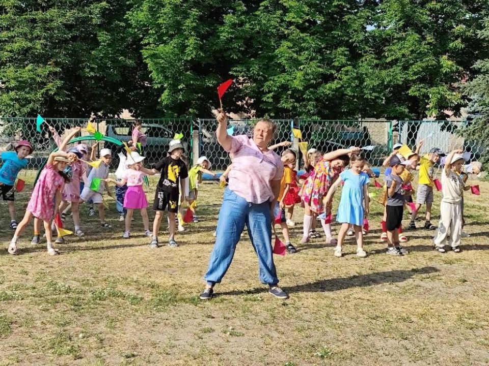 «ЕДИНАЯ РОССИЯ» оценила готовность детского сада к летнему сезону в Станице Луганской «ЕДИНАЯ РОССИЯ» оценила готовность детского сада к летнему сезону в Станице Луганской