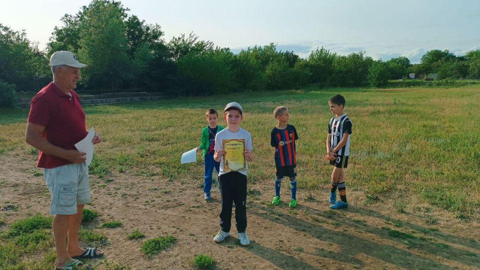 В поселке Краснодон провели спортивные состязания по прыжкам через скакалку В поселке Краснодон провели спортивные состязания по прыжкам через скакалку