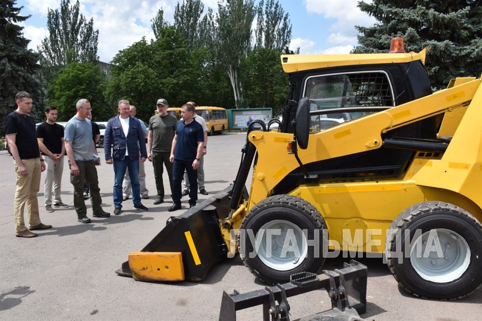 Первомайский городской округ с рабочим визитом посетили Губернатор региона-шефа Калужской области Владислав Шапша и Руководитель Администрации Главы Луганской Народной Республики Алексей Самойлов Первомайский городской округ с рабочим визитом посетили Губернатор региона-шефа Калужской области Владислав Шапша и Руководитель Администрации Главы Луганской Народной Республики Алексей Самойлов