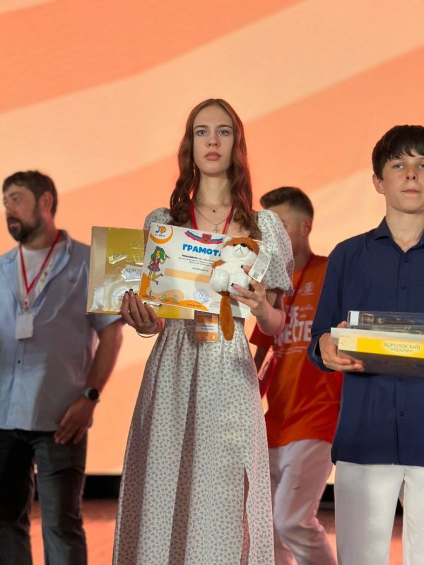 В ЛНУ им. Даля подвели итоги фестиваля-конкурса детского и юношеского вокально-художественного творчества «Ярче вместе», организаторами которого являются Луганская Региональная Общественная Организация «Институт развития... В ЛНУ им. Даля подвели итоги фестиваля-конкурса детского и юношеского вокально-художественного творчества «Ярче вместе», организаторами которого являются Луганская Региональная Общественная Организация «Институт развития...