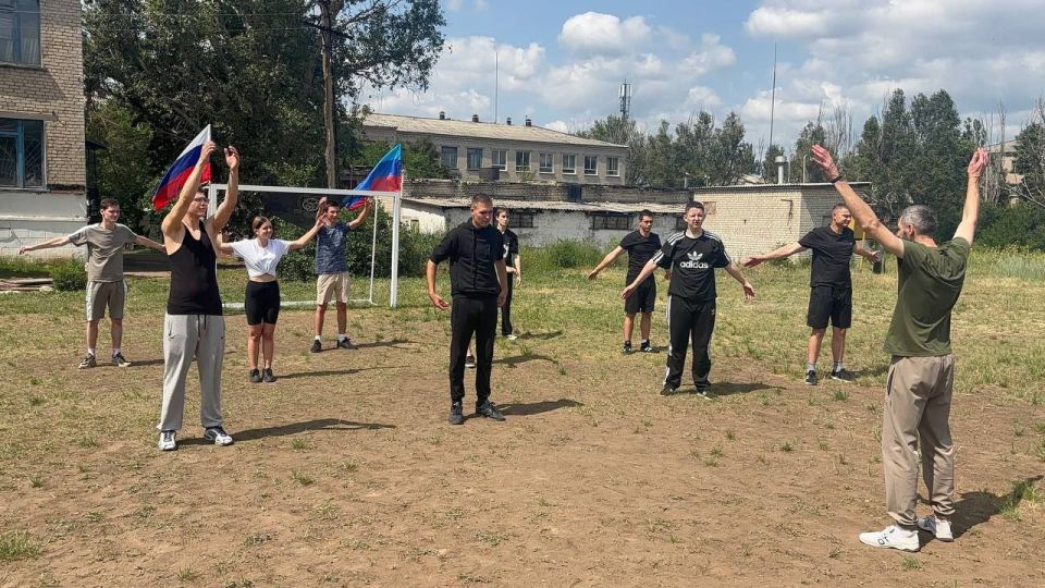 В Ровеньковском технико-экономическом колледже прошел Фестиваль ГТО, в котором приняли участие студенты из спортивного клуба «Медведь» В Ровеньковском технико-экономическом колледже прошел Фестиваль ГТО, в котором приняли участие студенты из спортивного клуба «Медведь»