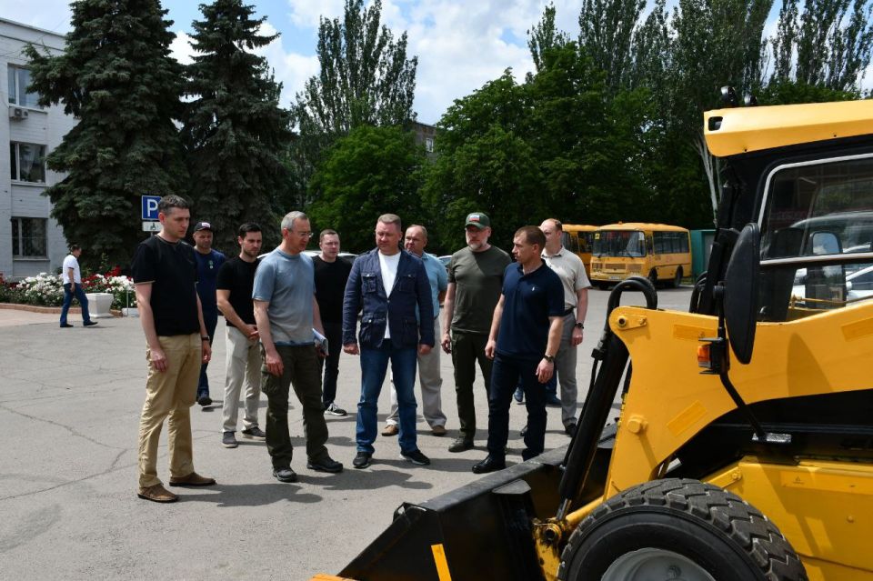 ЛНР с рабочим визитом посетила делегация Калужской области ЛНР с рабочим визитом посетила делегация Калужской области