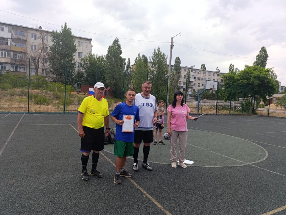 В городе Рубежное прошло открытие первенство по мини-футболу, приуроченное к празднованию Дня России В городе Рубежное прошло открытие первенство по мини-футболу, приуроченное к празднованию Дня России