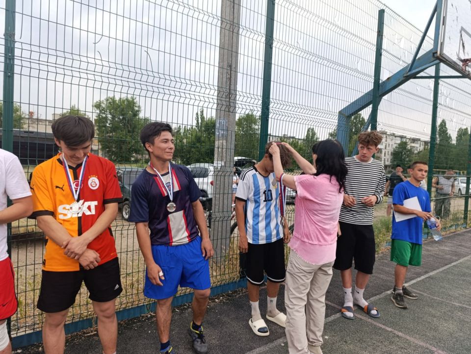 В городе Рубежное прошло открытие первенство по мини-футболу, приуроченное к празднованию Дня России В городе Рубежное прошло открытие первенство по мини-футболу, приуроченное к празднованию Дня России