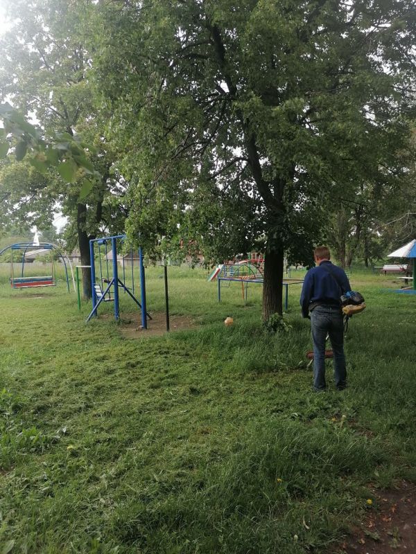 В пгт. Новодарьевка продолжаются работы по благоустройству территории В пгт. Новодарьевка продолжаются работы по благоустройству территории