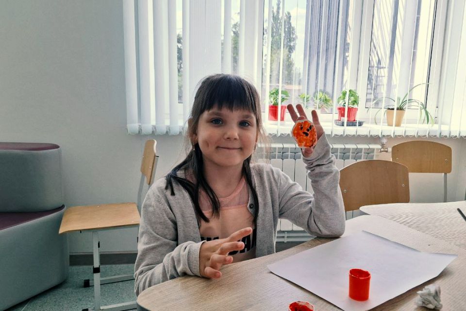 Яркие эмоции. На днях в Северодонецком городском центре патриотического воспитания, туризма и краеведения произошло что-то особенное! Нашу летнюю досуговую площадку «Формула успеха» посетила талантливая мастерица Юлия... Яркие эмоции. На днях в Северодонецком городском центре патриотического воспитания, туризма и краеведения произошло что-то особенное! Нашу летнюю досуговую площадку «Формула успеха» посетила талантливая мастерица Юлия...