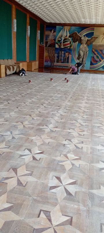 Начался цикл работ по восстановлению напольного покрытия и обновлению интерьера дискозала во Дворце культуры имени Горького Начался цикл работ по восстановлению напольного покрытия и обновлению интерьера дискозала во Дворце культуры имени Горького