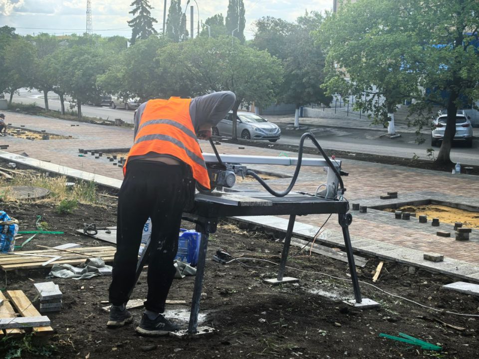 Сергей Козенко: В рамках специального инфраструктурного проекта в Краснодоне продолжаются масштабные работы по благоустройству территории Аллеи Дружбы, которая станет символом нашей тесной взаимосвязи с Тюменской областью Сергей Козенко: В рамках специального инфраструктурного проекта в Краснодоне продолжаются масштабные работы по благоустройству территории Аллеи Дружбы, которая станет символом нашей тесной взаимосвязи с Тюменской областью