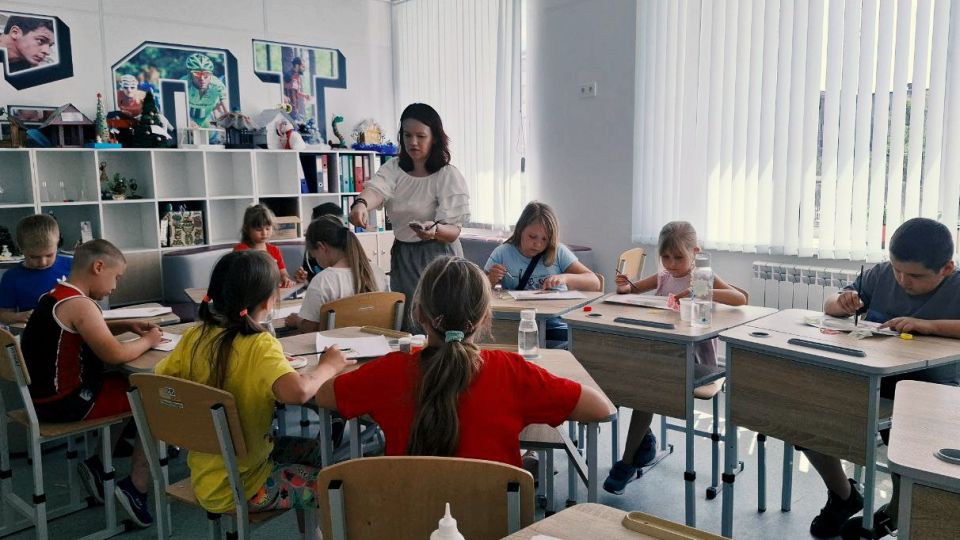 Яркие эмоции. На днях в Северодонецком городском центре патриотического воспитания, туризма и краеведения произошло что-то особенное! Нашу летнюю досуговую площадку «Формула успеха» посетила талантливая мастерица Юлия... Яркие эмоции. На днях в Северодонецком городском центре патриотического воспитания, туризма и краеведения произошло что-то особенное! Нашу летнюю досуговую площадку «Формула успеха» посетила талантливая мастерица Юлия...