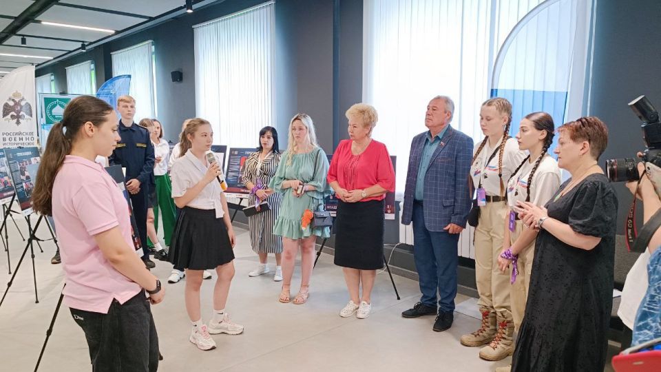 В Доме молодёжи в Луганске открылась долгожданная и очень важная выставка "Герои и подвиги: Мои земляки - Герои России" В Доме молодёжи в Луганске открылась долгожданная и очень важная выставка "Герои и подвиги: Мои земляки - Герои России"