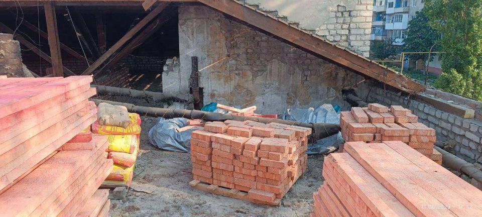 Ульяновцы продолжают капитальный ремонт многоквартирного дома в Лутугино Ульяновцы продолжают капитальный ремонт многоквартирного дома в Лутугино