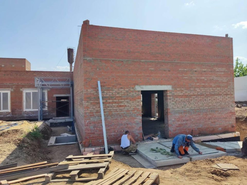 В новом здании патоморфологии Беловодской ЦРБ приступили к работам по устройству кровли В новом здании патоморфологии Беловодской ЦРБ приступили к работам по устройству кровли