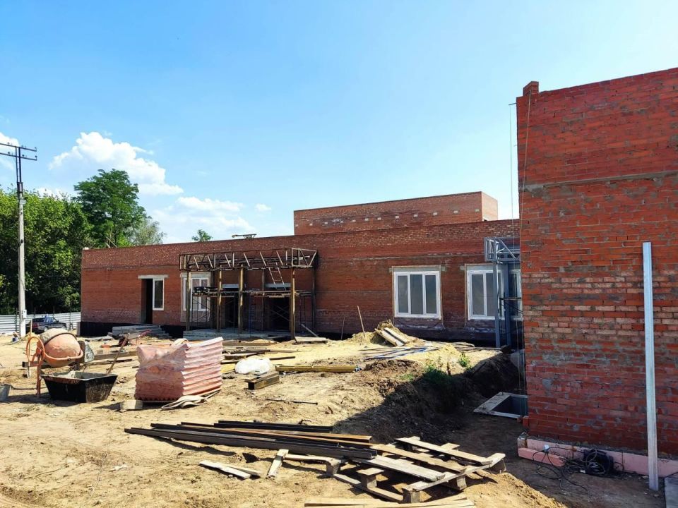 В новом здании патоморфологии Беловодской ЦРБ приступили к работам по устройству кровли В новом здании патоморфологии Беловодской ЦРБ приступили к работам по устройству кровли