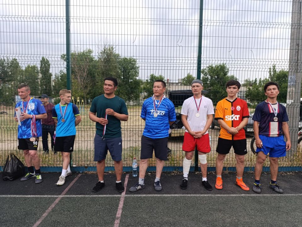 В городе Рубежное прошло открытие первенство по мини-футболу, приуроченное к празднованию Дня России В городе Рубежное прошло открытие первенство по мини-футболу, приуроченное к празднованию Дня России