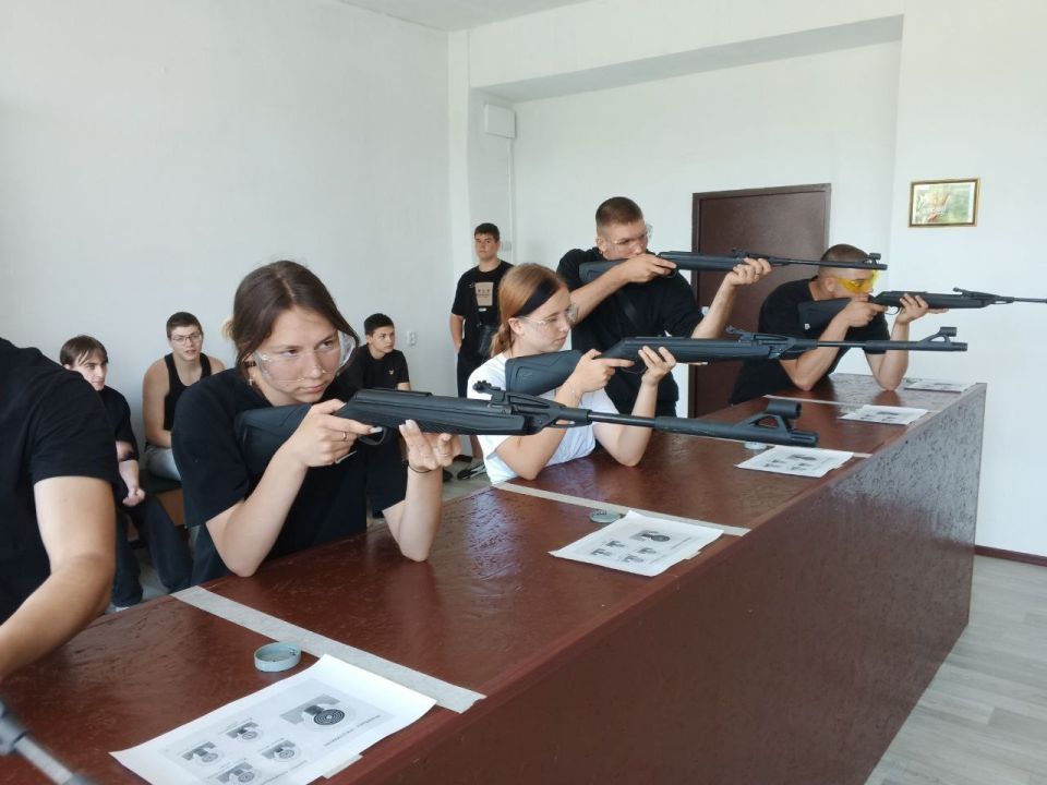 В Ровеньковском технико-экономическом колледже прошел Фестиваль ГТО, в котором приняли участие студенты из спортивного клуба «Медведь» В Ровеньковском технико-экономическом колледже прошел Фестиваль ГТО, в котором приняли участие студенты из спортивного клуба «Медведь»