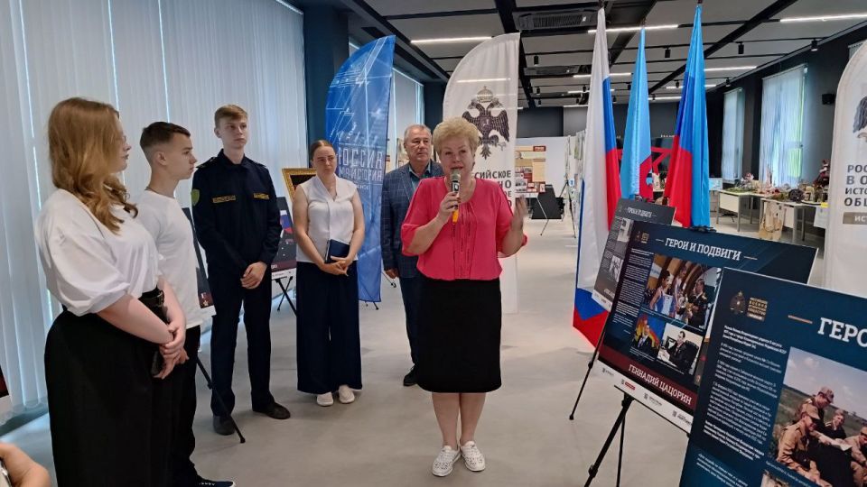 В Доме молодёжи в Луганске открылась долгожданная и очень важная выставка "Герои и подвиги: Мои земляки - Герои России" В Доме молодёжи в Луганске открылась долгожданная и очень важная выставка "Герои и подвиги: Мои земляки - Герои России"