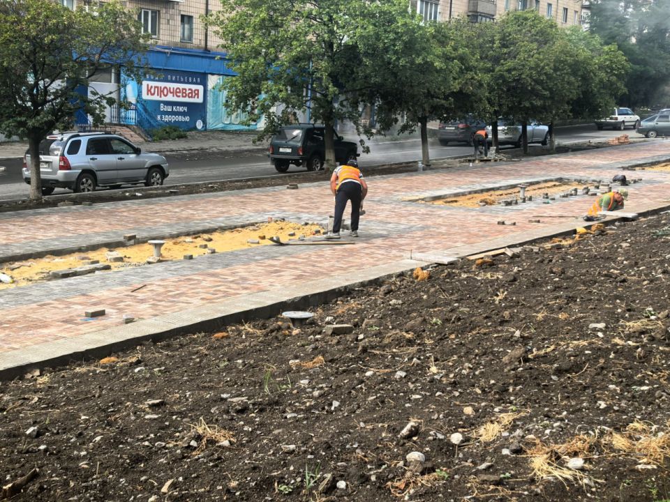 Сергей Козенко: В рамках специального инфраструктурного проекта в Краснодоне продолжаются масштабные работы по благоустройству территории Аллеи Дружбы, которая станет символом нашей тесной взаимосвязи с Тюменской областью Сергей Козенко: В рамках специального инфраструктурного проекта в Краснодоне продолжаются масштабные работы по благоустройству территории Аллеи Дружбы, которая станет символом нашей тесной взаимосвязи с Тюменской областью