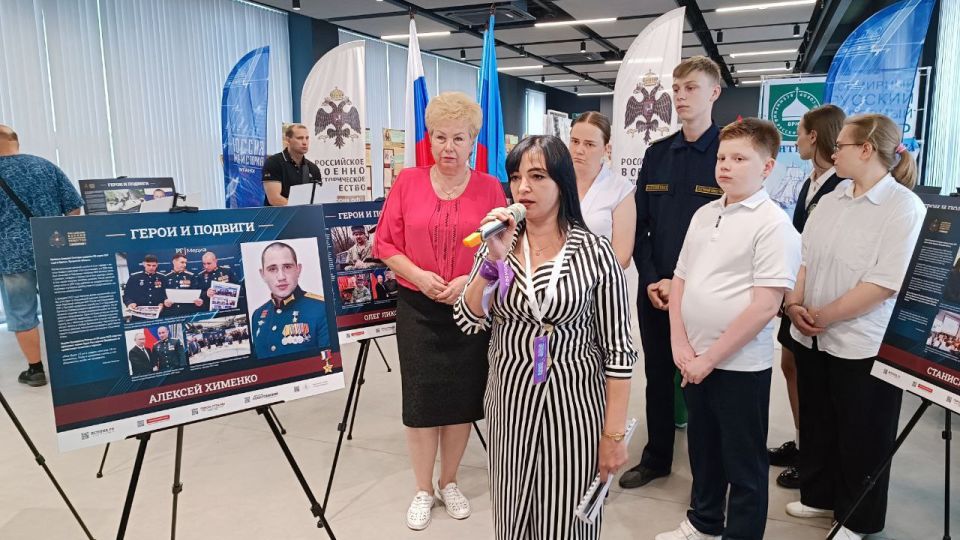 В Доме молодёжи в Луганске открылась долгожданная и очень важная выставка "Герои и подвиги: Мои земляки - Герои России" В Доме молодёжи в Луганске открылась долгожданная и очень важная выставка "Герои и подвиги: Мои земляки - Герои России"