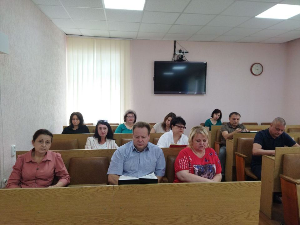 Глава городского округа город Ровеньки Андрей Рубанцов понедельник начал с традиционного рабочего совещания, в котором приняли участие руководители управлений администрации и структурных подразделений Глава городского округа город Ровеньки Андрей Рубанцов понедельник начал с традиционного рабочего совещания, в котором приняли участие руководители управлений администрации и структурных подразделений