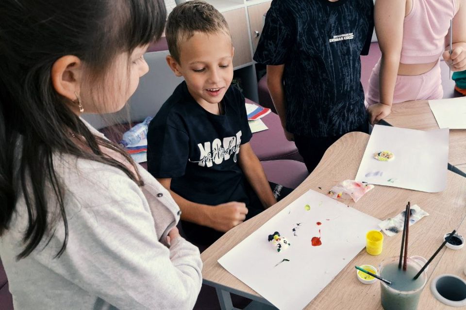 Яркие эмоции. На днях в Северодонецком городском центре патриотического воспитания, туризма и краеведения произошло что-то особенное! Нашу летнюю досуговую площадку «Формула успеха» посетила талантливая мастерица Юлия... Яркие эмоции. На днях в Северодонецком городском центре патриотического воспитания, туризма и краеведения произошло что-то особенное! Нашу летнюю досуговую площадку «Формула успеха» посетила талантливая мастерица Юлия...